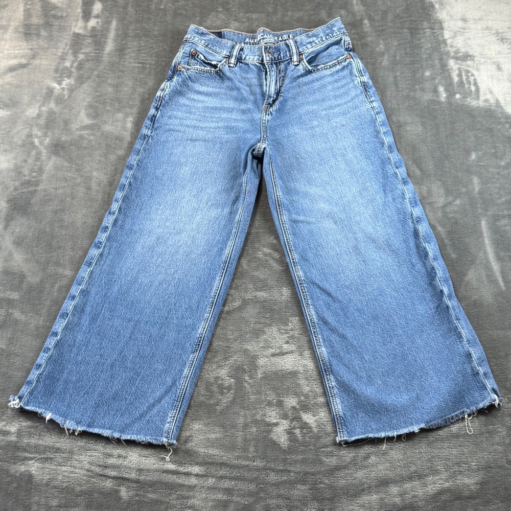 American Eagle Strigid Low-Rise Ultra Wide Leg Jeans Medium Wash Raw Hem 000